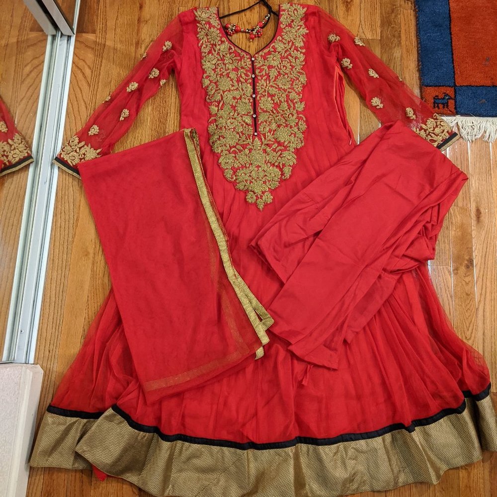 Embroidered 3 piece anarkali set - Picture 2 of 5
